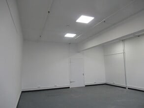 8 Deer Park Rd, Londres à louer Photo intérieure- Image 2 de 4