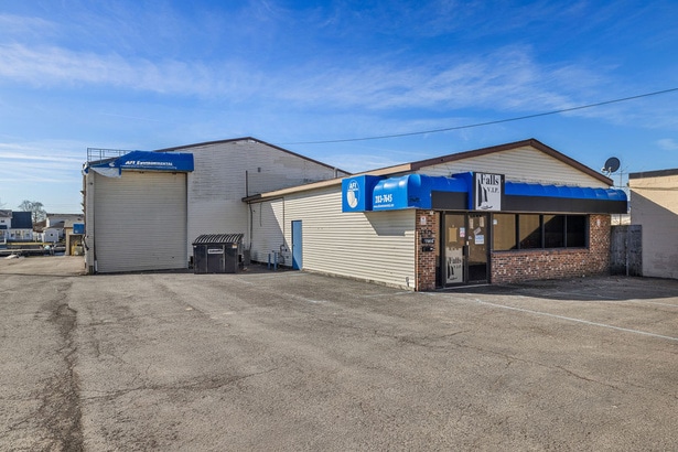 7813 Buffalo Ave, Niagara Falls, NY à vendre - Photo du bâtiment - Image 2 de 19