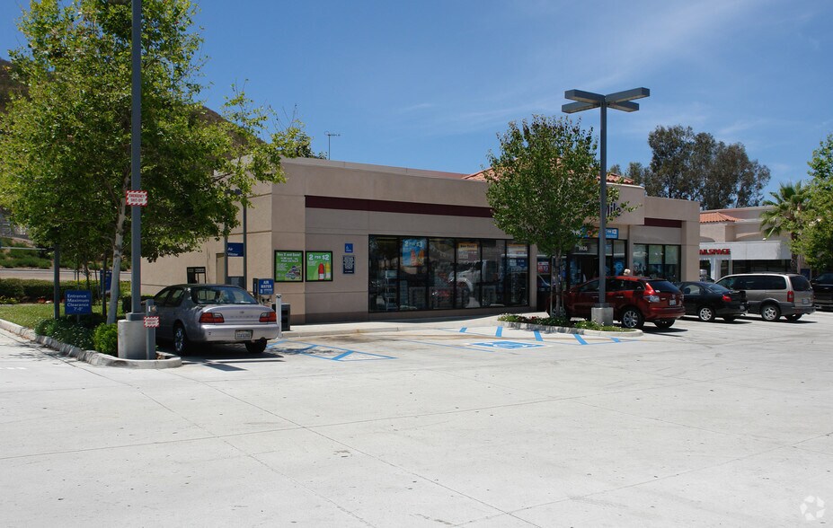 9932 Mercy Rd, San Diego, CA à louer - Photo du bâtiment - Image 2 de 9