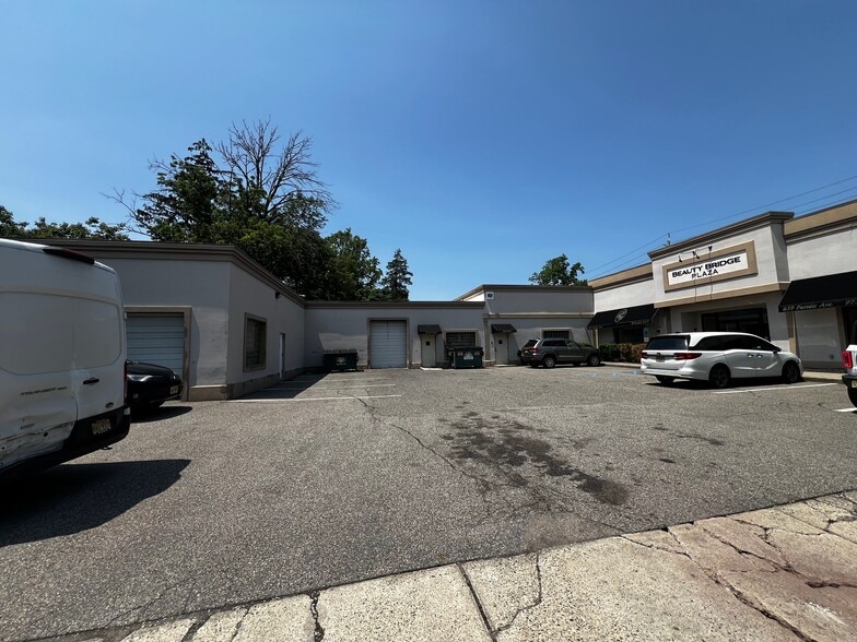 639 Passaic Ave, Nutley, NJ à vendre - Photo du bâtiment - Image 2 de 21