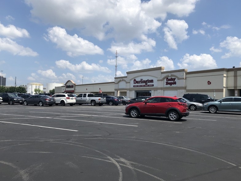 205-249 W Greens Rd, Houston, TX for lease - Building Photo - Image 2 of 6