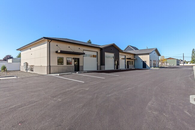 More details for 9409 Aerial cir, Hayden, ID - Flex, Industrial for Lease