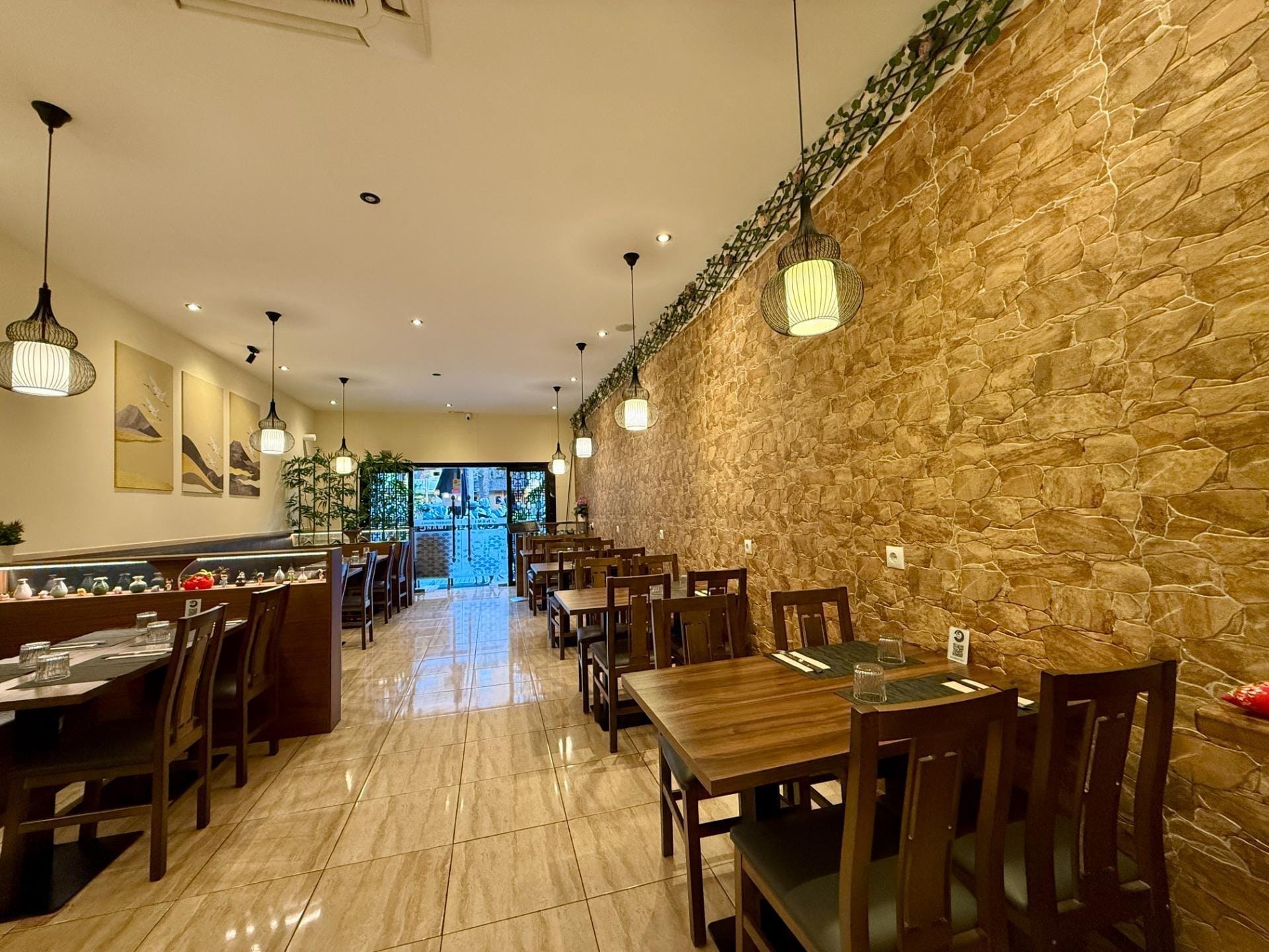 Retail in Barcelona, Barcelona for lease Interior Photo- Image 1 of 21