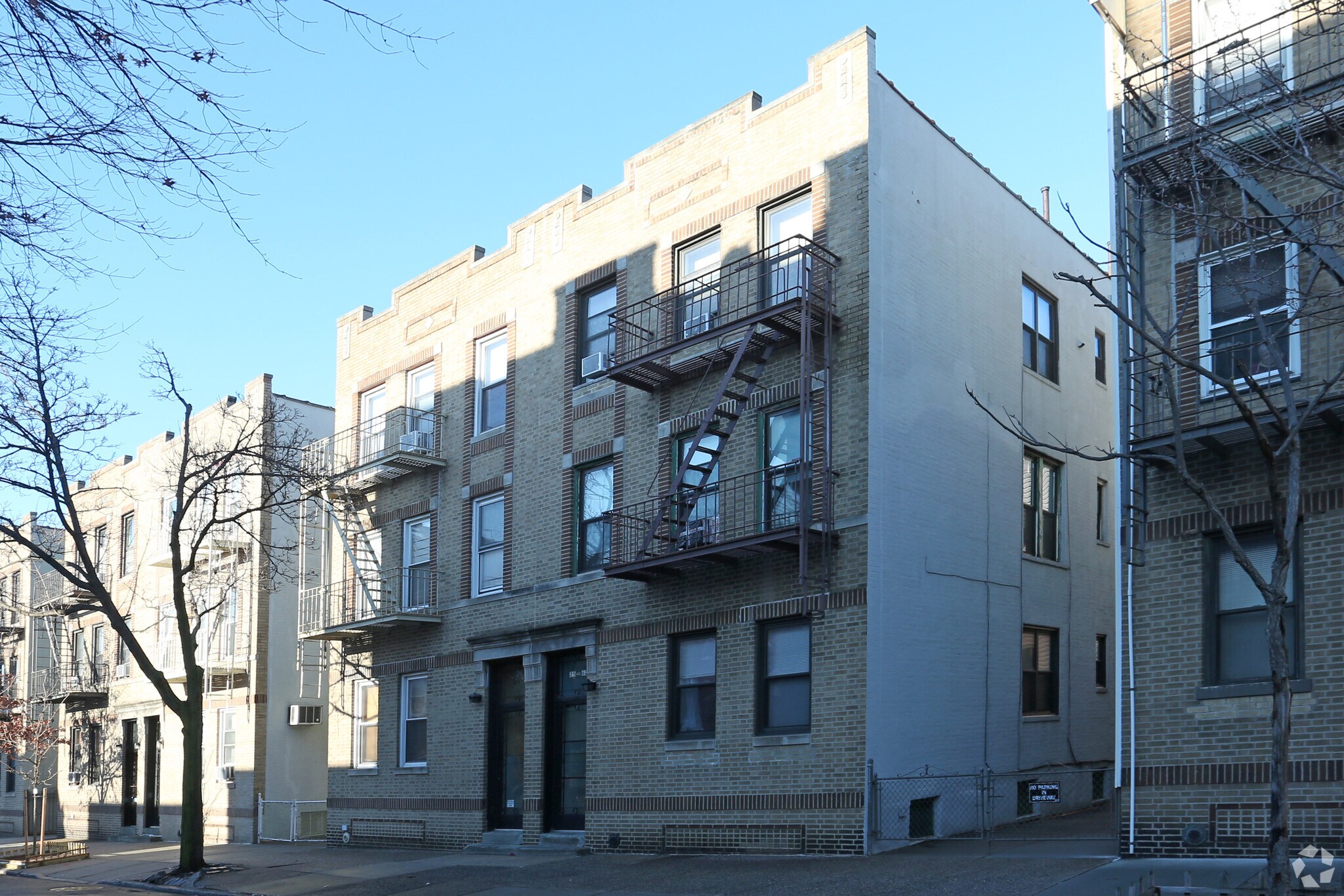 2566 42nd St, Long Island City, NY à vendre Photo principale- Image 1 de 4