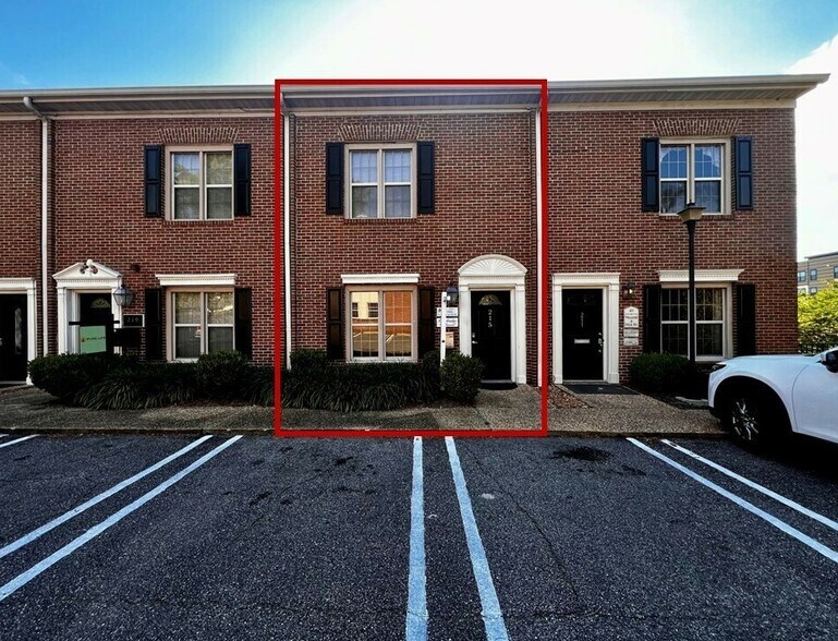 215 E Virginia St, Tallahassee, FL à louer - Photo du bâtiment - Image 2 de 3