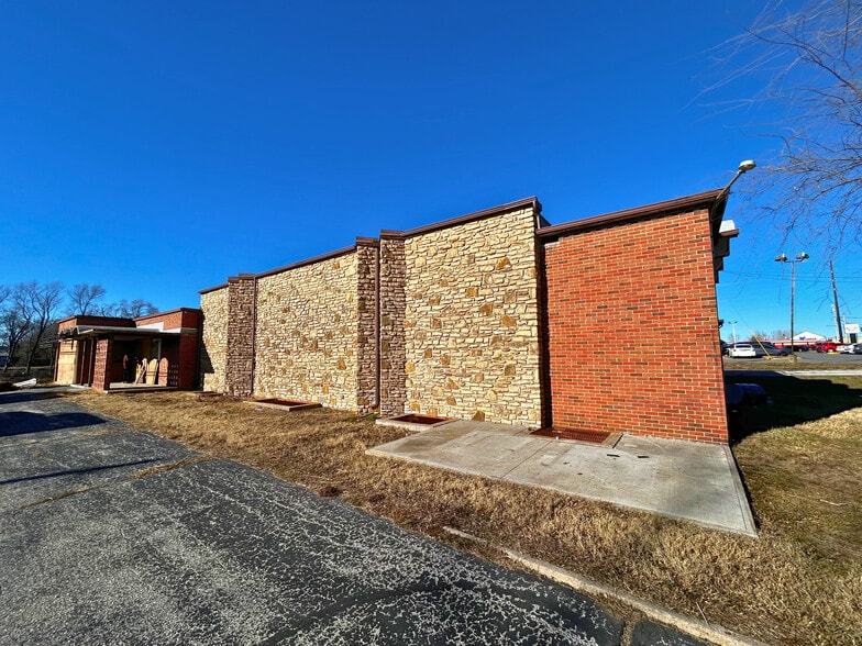 3516 Blue Ridge Cutoff, Kansas City, MO for sale - Primary Photo - Image 1 of 7