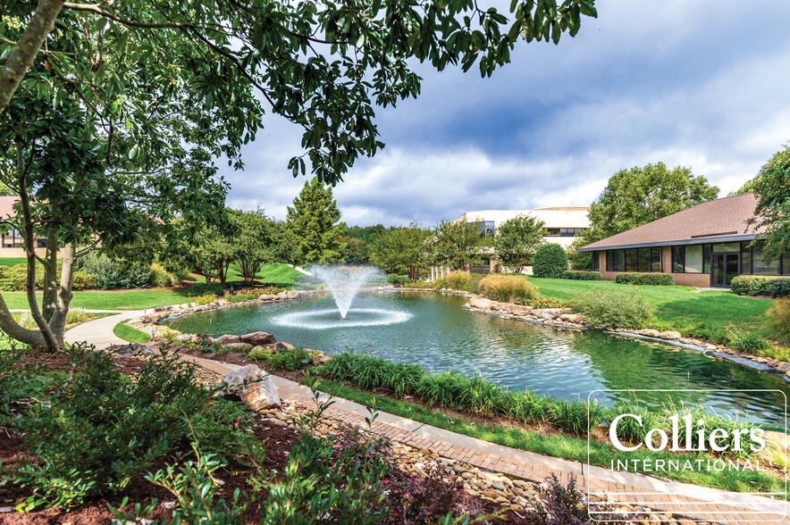 1 Independence Pt, Greenville, SC à louer - Photo du bâtiment - Image 1 de 22