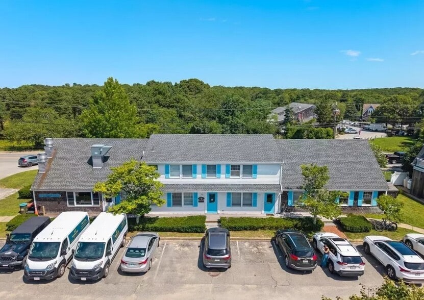 258 Edgartown Vineyard Haven Rd, Edgartown, MA for sale - Primary Photo - Image 1 of 40