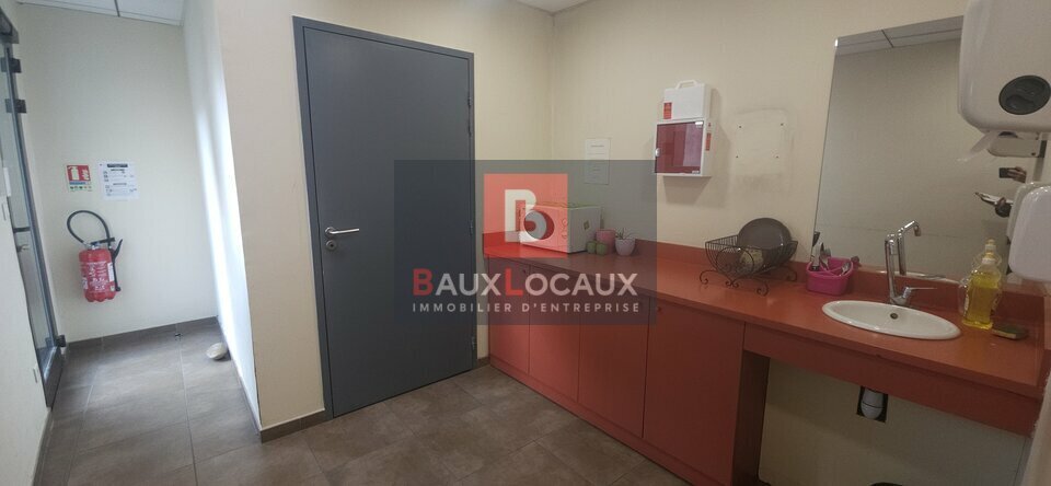 Retail in Carpentras for lease - Interior Photo - Image 3 of 5
