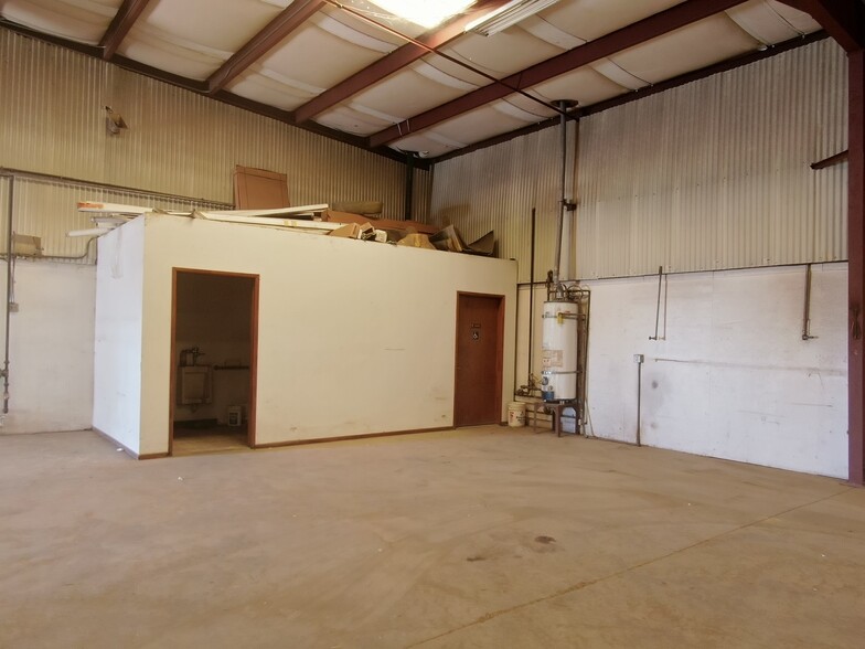 1400 Orange St, Rosamond, CA for lease - Interior Photo - Image 3 of 16