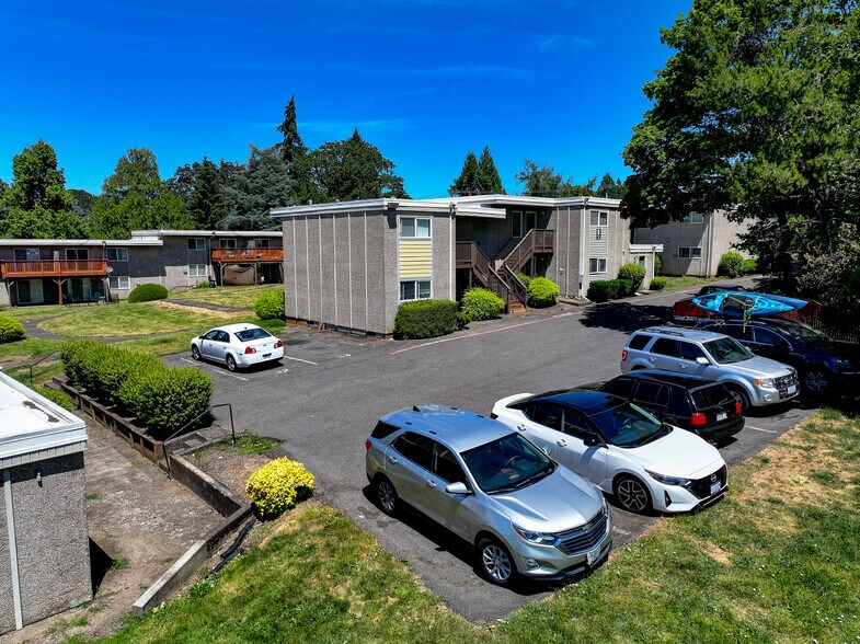 13455 SE Oatfield Rd, Milwaukie, OR à vendre - Photo du bâtiment - Image 2 de 49