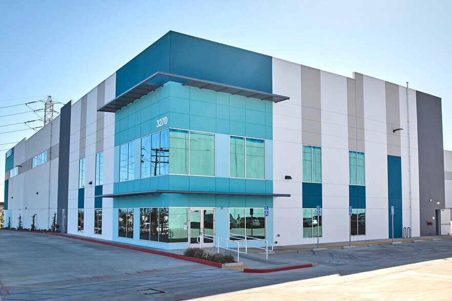 3270 E Washington Blvd, Los Angeles, CA à vendre - Photo du bâtiment - Image 1 de 17