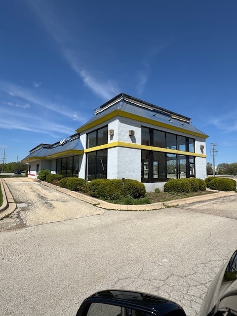 2625 Rock Creek Blvd, Joliet, IL for sale Primary Photo- Image 1 of 23