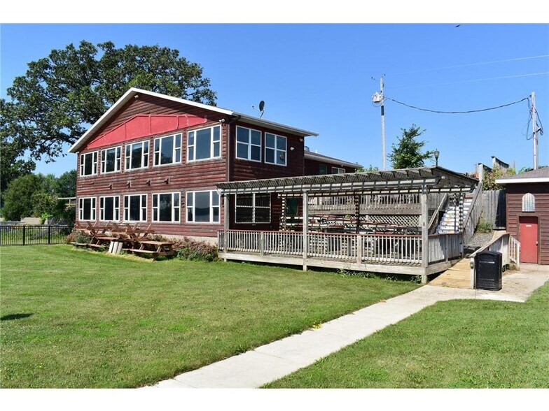 21614 County Road 8, Cold Spring, MN à vendre - Photo du bâtiment - Image 2 de 2