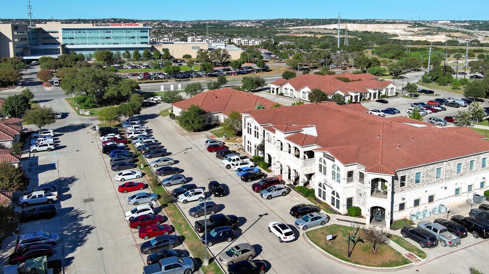 1314 E Sonterra Blvd, San Antonio, TX à louer - Photo du bâtiment - Image 2 de 15