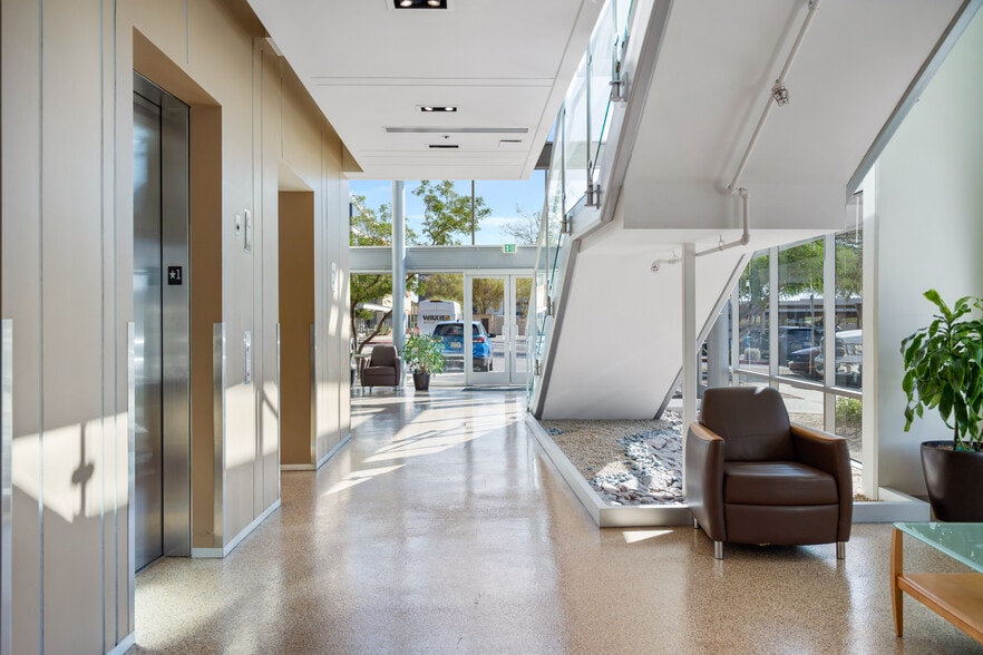Whispering Wind Corporate Center portfolio of 2 properties for sale on LoopNet.ca - Interior Photo - Image 3 of 10