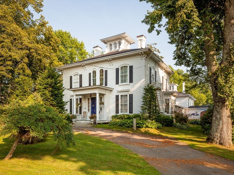 121 E Main St, Searsport, ME à vendre - Photo du bâtiment - Image 1 de 12