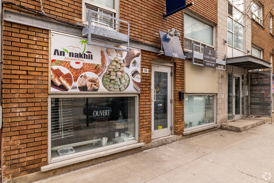 190 Rue Chabanel O, Montréal, QC à louer - Photo du bâtiment - Image 3 de 5