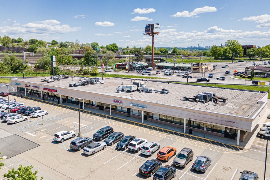 370 W Pleasantview Ave, Hackensack, NJ for lease - Building Photo - Image 2 of 3