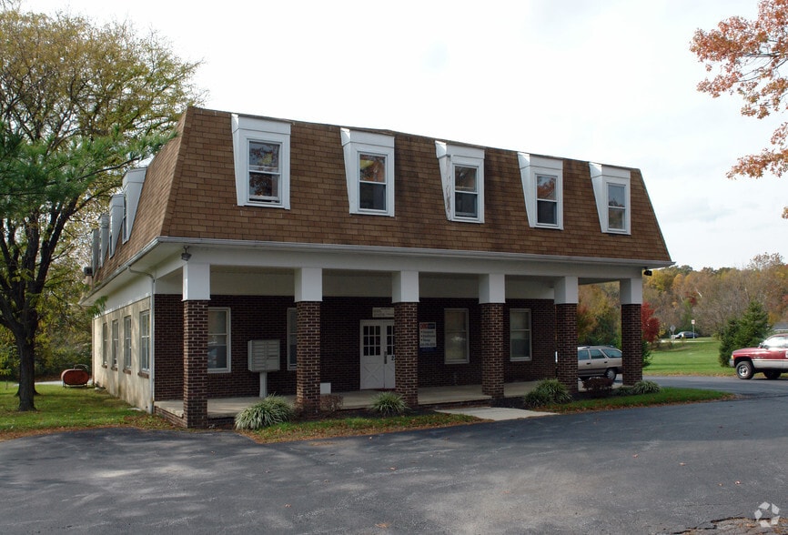 228-234 N Pottstown portfolio of 2 properties for sale on LoopNet.ca - Primary Photo - Image 2 of 2
