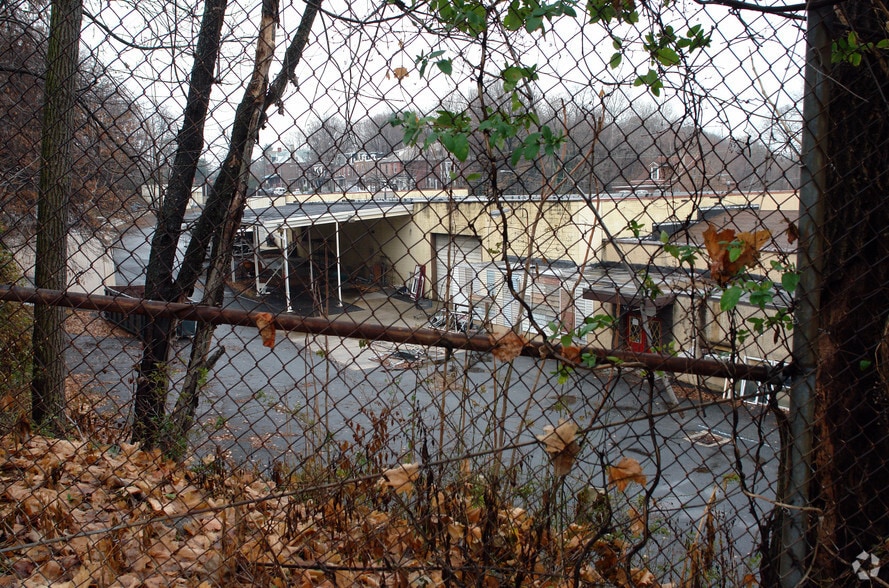 801 Upland Ave, Upland, PA for lease - Building Photo - Image 2 of 9