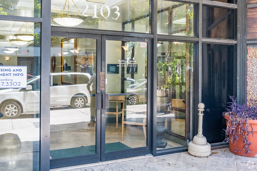 2103 Coral Way, Miami, FL for lease - Building Photo - Image 2 of 9