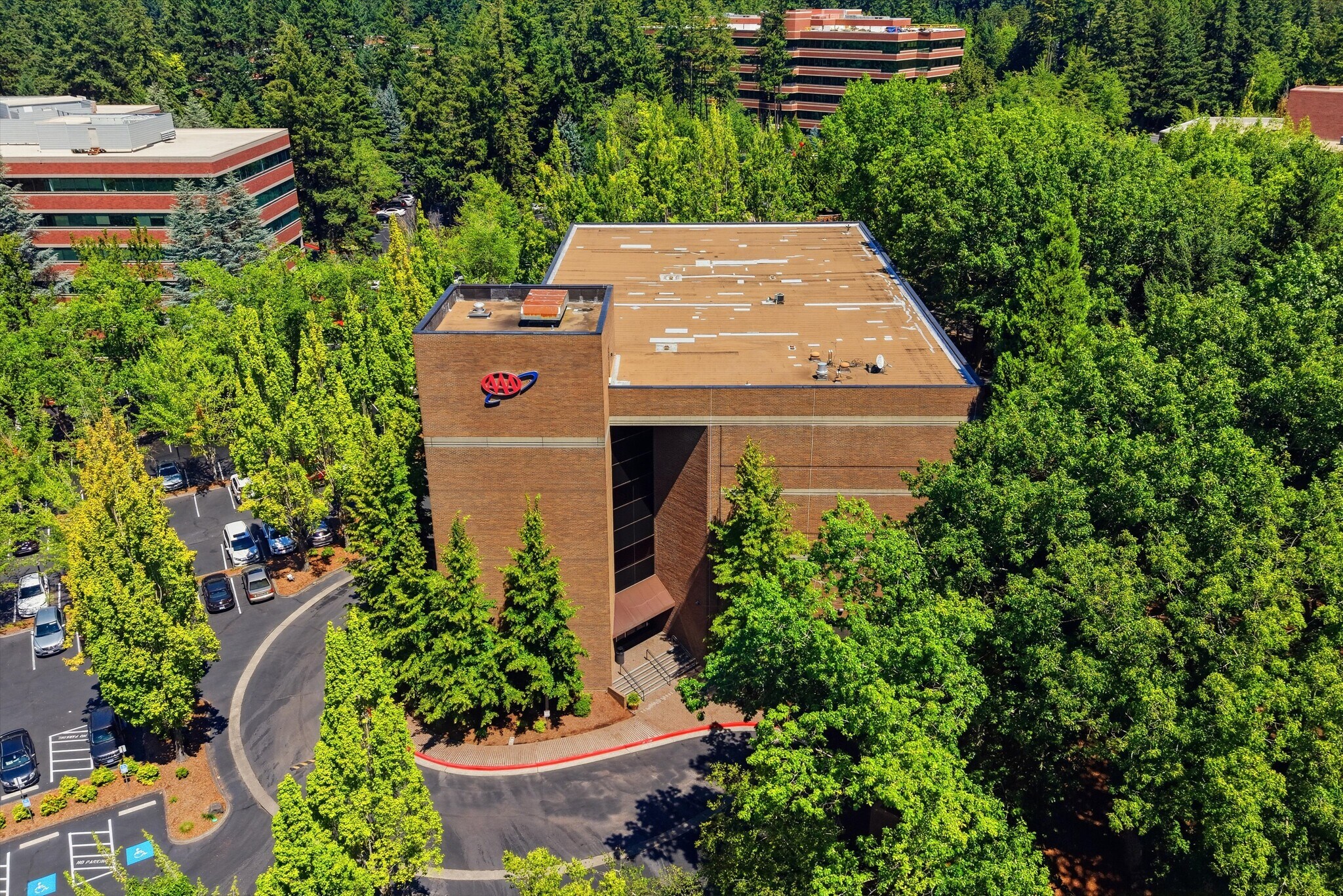 6 Centerpointe Dr, Lake Oswego, OR à louer Photo du bâtiment- Image 1 de 13