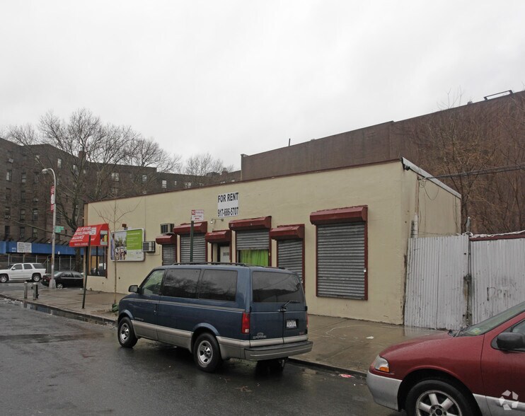 12-15 40th Ave, Long Island City, NY à louer - Photo du bâtiment - Image 2 de 2