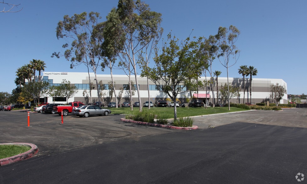 355 E Easy St, Simi Valley, CA for lease - Primary Photo - Image 1 of 4