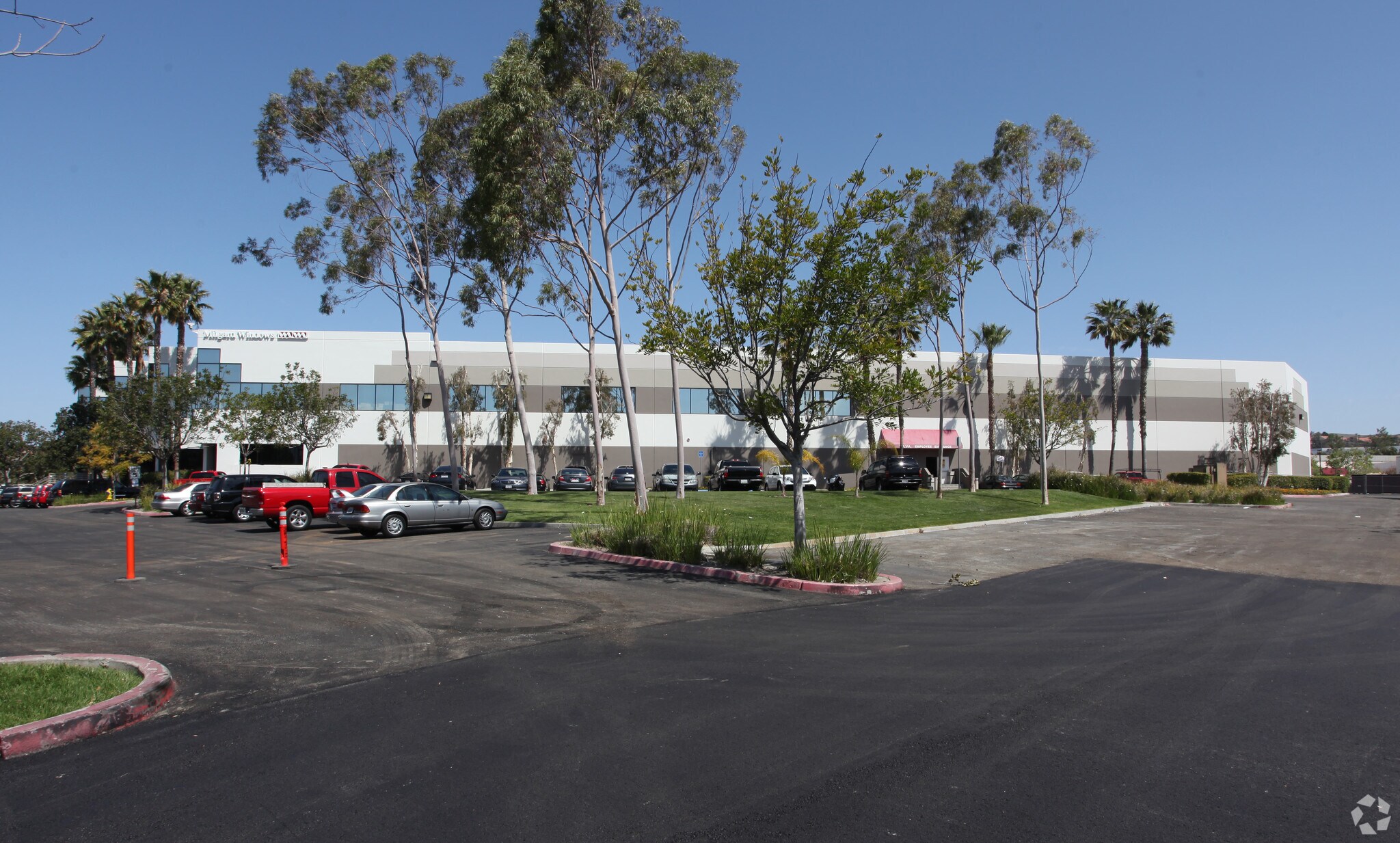 355 E Easy St, Simi Valley, CA for lease Primary Photo- Image 1 of 5
