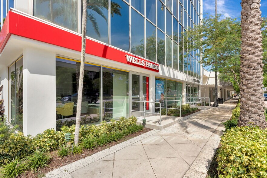 2401 E Atlantic Blvd, Pompano Beach, FL à louer - Photo du bâtiment - Image 2 de 13