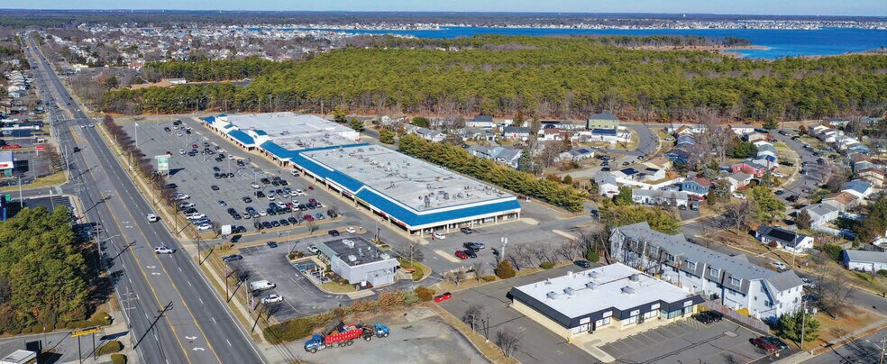 931-953 Fischer Blvd, Toms River, NJ à louer - Photo du bâtiment - Image 2 de 4