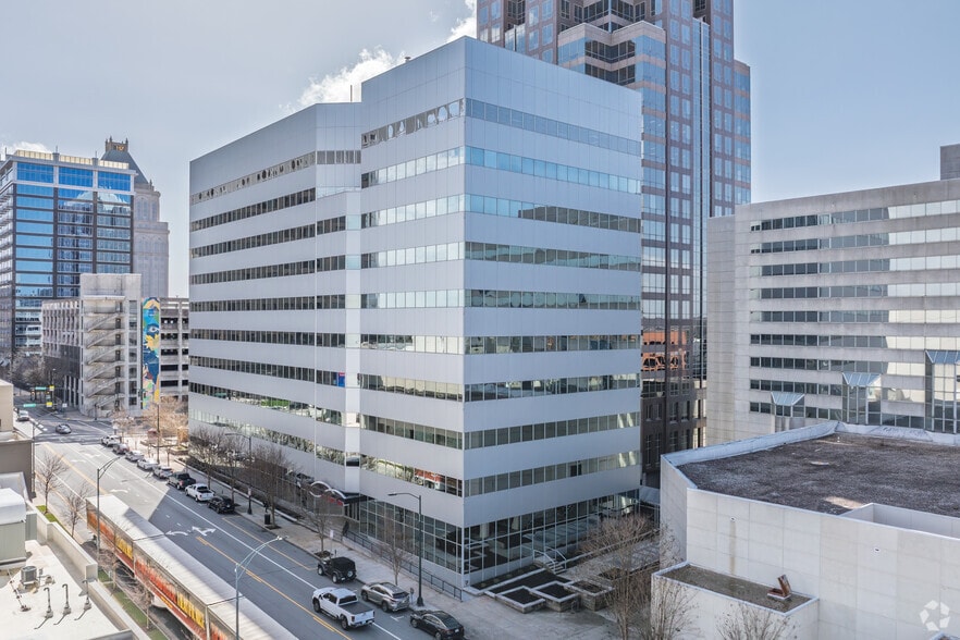 301 N Elm St, Greensboro, NC for lease - Building Photo - Image 2 of 5