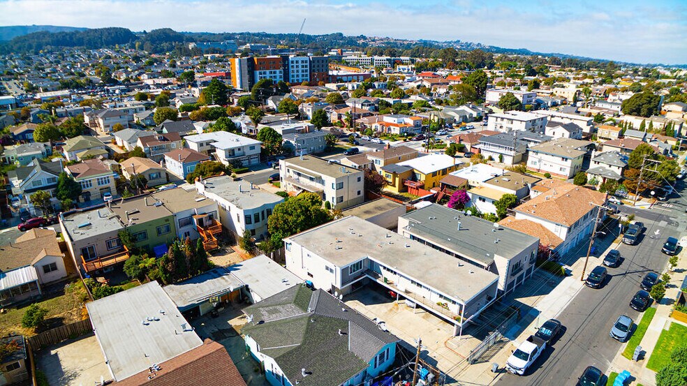 669 Masson Ave, San Bruno, CA à vendre - Photo du bâtiment - Image 3 de 12