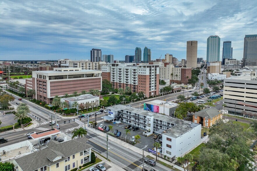 830 W Kennedy Blvd, Tampa, FL à louer - Photo du bâtiment - Image 2 de 7