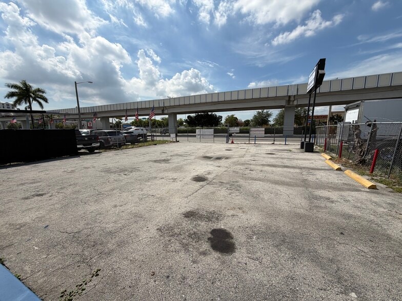 3321 79th St, Miami, FL à louer - Photo du bâtiment - Image 3 de 22