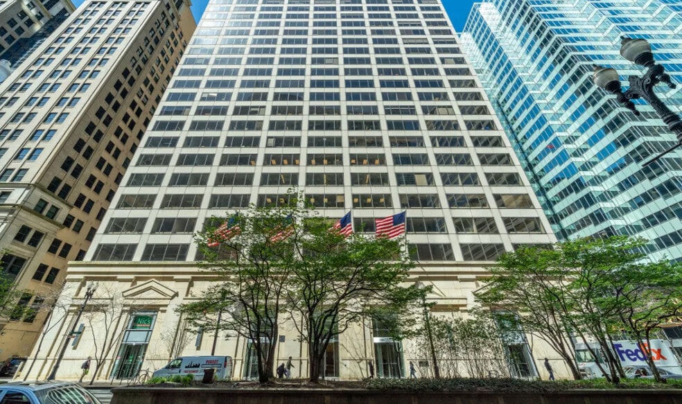 180 N LaSalle St, Chicago, IL for lease - Building Photo - Image 2 of 6