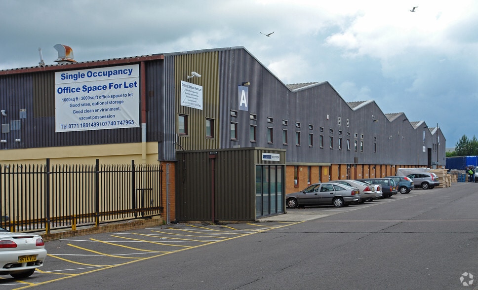 Spitfire Way, Swindon for lease - Primary Photo - Image 1 of 3