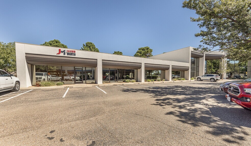 4920 S Loop 289, Lubbock, TX à louer - Photo du bâtiment - Image 3 de 27