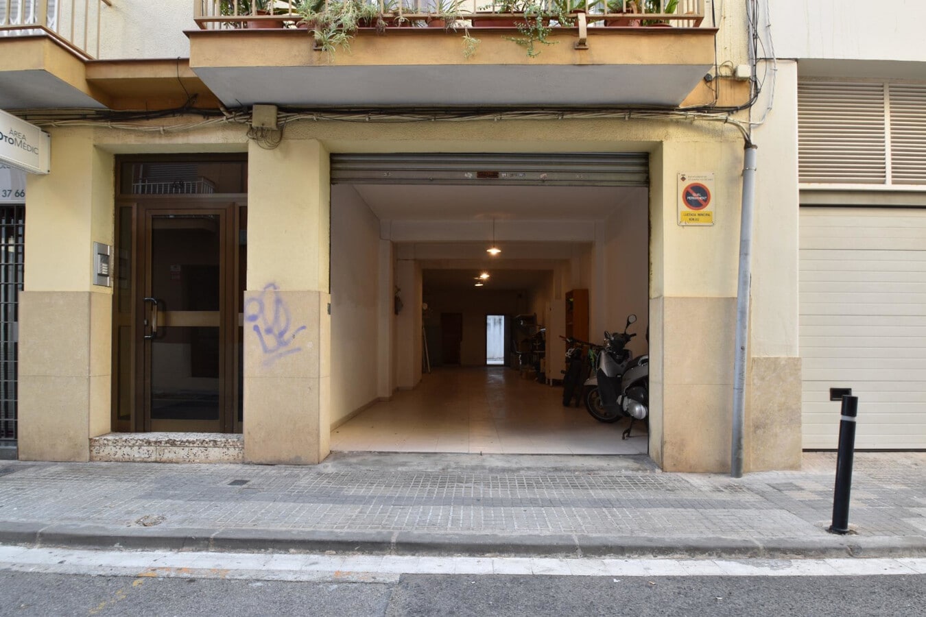 Vilanova i la Geltrú, BAR 08800 - Unit - -  - Interior Photo - Image 2 of 11