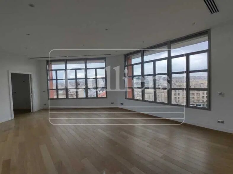 Office in Marseille for lease - Building Photo - Image 3 of 11