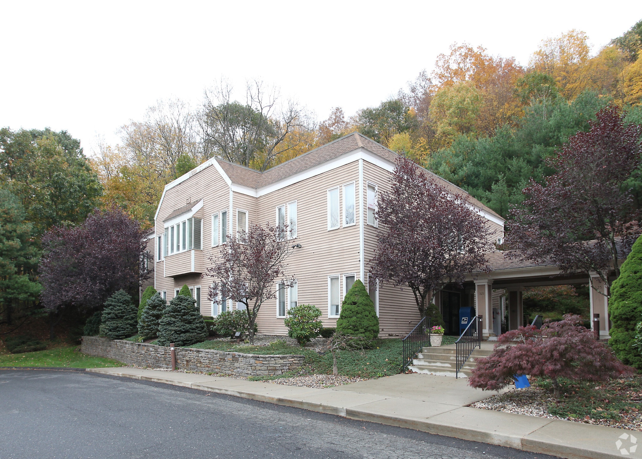 321 Main St, Farmington, CT for lease Primary Photo- Image 1 of 6
