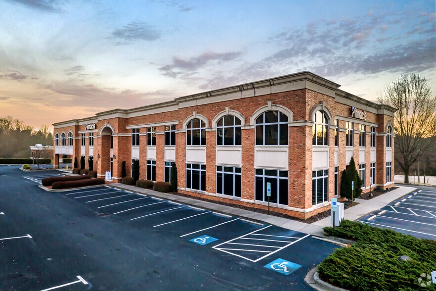108 Gateway Blvd, Mooresville, NC à louer - Photo principale - Image 1 de 24