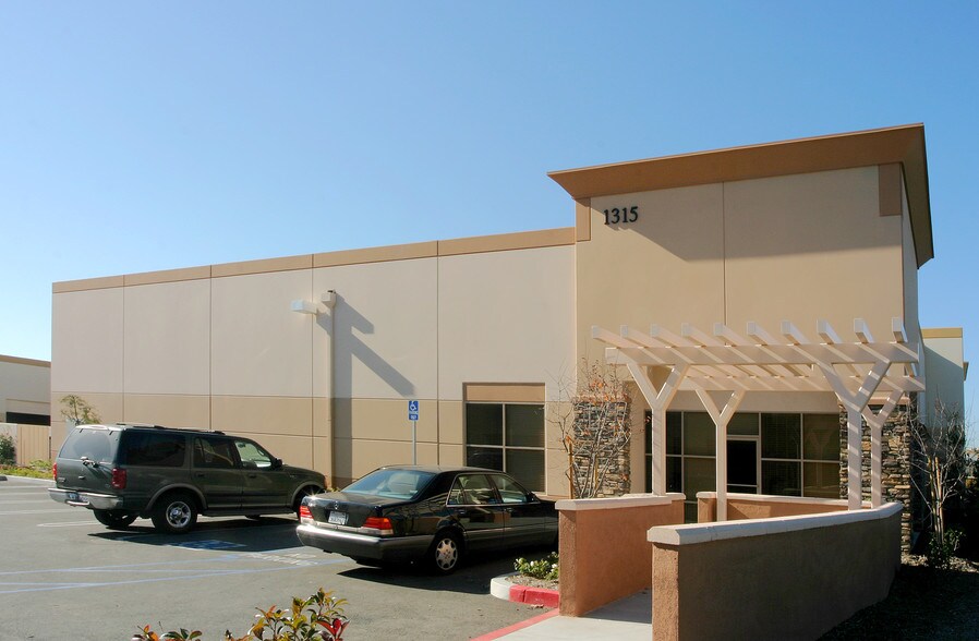 1315 Calle Avanzado, San Clemente, CA for lease - Primary Photo - Image 1 of 3