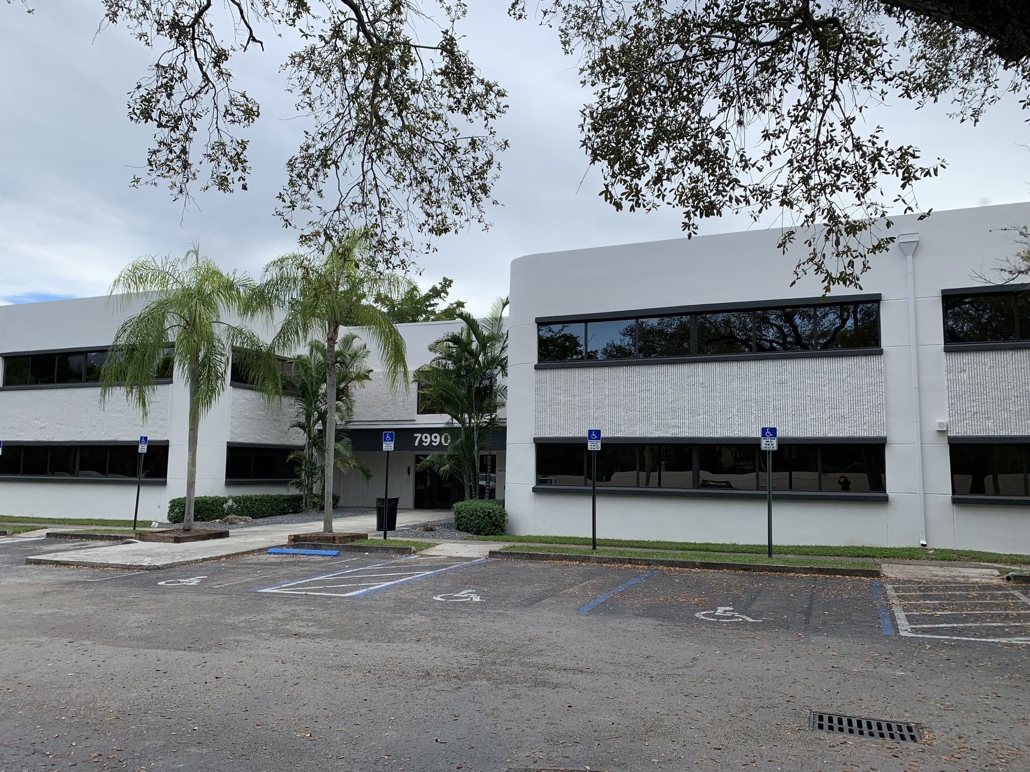 7990 SW 117th Ave, Miami, FL for lease Primary Photo- Image 1 of 8
