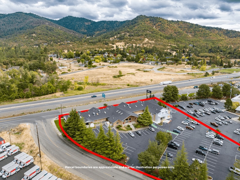 2166 NW Vine St, Grants Pass, OR for sale - Building Photo - Image 2 of 147