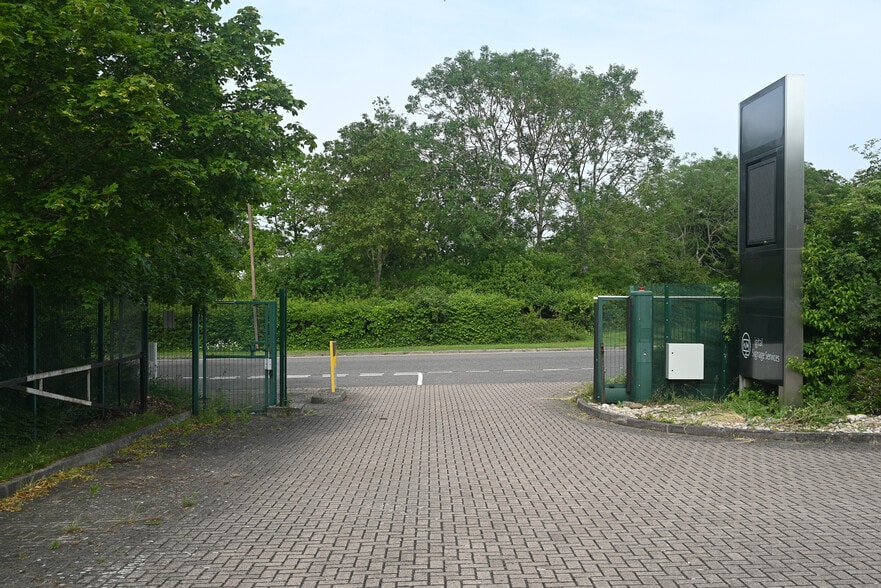 Sunrise Pky, Milton Keynes for sale - Building Photo - Image 2 of 12
