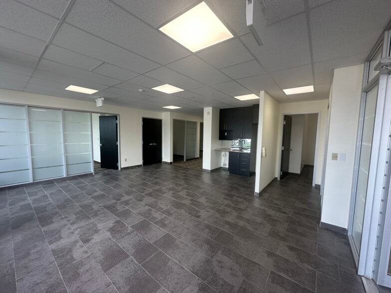 1296 Carling Ave, Ottawa, ON for lease - Building Photo - Image 3 of 11