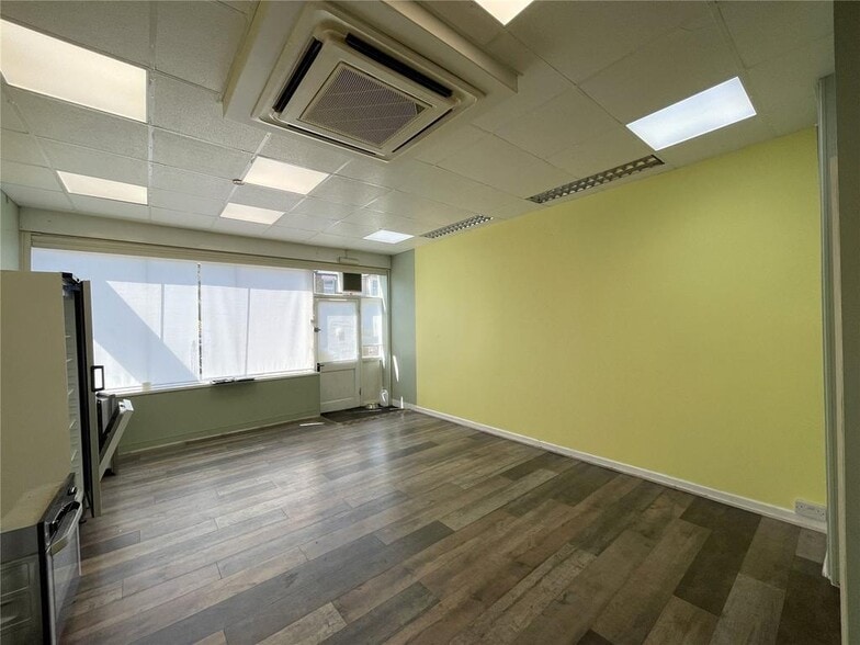 18 High St, Southend On Sea for lease - Building Photo - Image 3 of 6