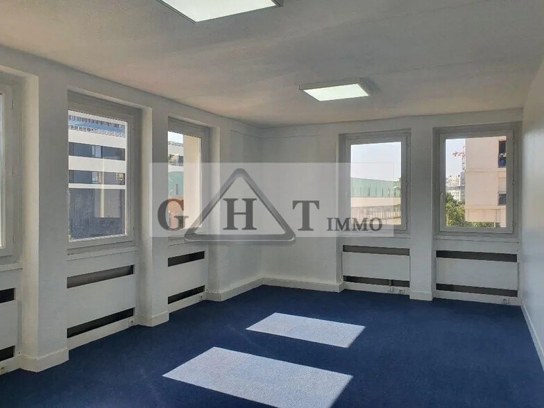 Office in Créteil for lease - Interior Photo - Image 3 of 4